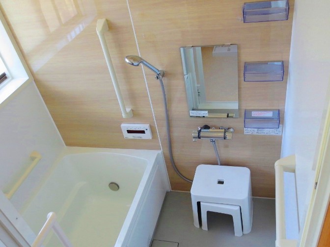 浴室のカウンターがイスにもなるユニットバスにリフォーム