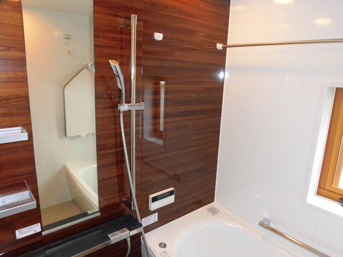 収納充実の洗面室とゆったりと入浴できる浴室へのリフォーム