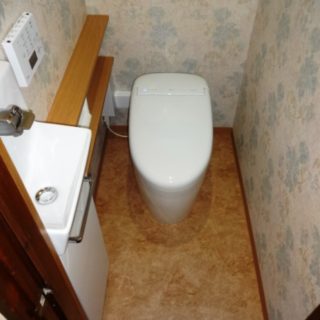 タンクレストイレと手洗い器が1日で完成するトイレリフォーム