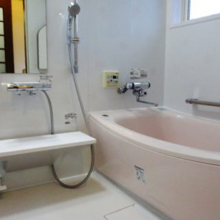 洗濯機位置変更と収納を広げた浴室リフォーム